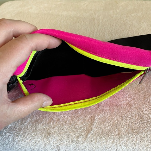 Aikendo Pink Neoprene Outdoor Multi-Functional Waterproof Zip Waist Belt Bag - Picture 5 of 10